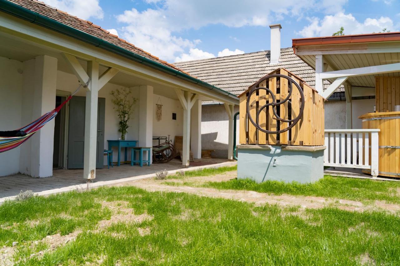 Zamatos Turbolya Kishaz Es Wellness Vila Pannonhalma Exterior foto